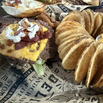 Slidsters Tap House - Bacon Cheese Burger - Sports Bars Near Me - Gulf Breeze, Florida Slidsters Tap House - Bacon Cheese Burger - Sports Bars Near Me - Gulf Breeze, Florida