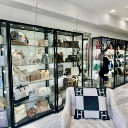 Carolines Fashion Luxuries