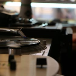 Café Stockholm - Musik - hier noch am Plattenteller