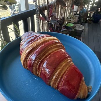 ID-Eclair - Raspberry croissant - Bakeries Near Me - Pasadena, California