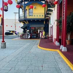 Chinatown Arts District - Beware of this store...plain racist!