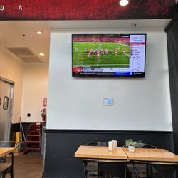 Habachihana Grill - Even a TV for football watching