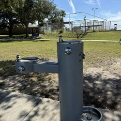 Parker park - Water fountain for a pet as well