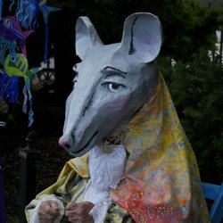 Ms. Mouse Art Emporium - Ms. Mouse knitting in the shade