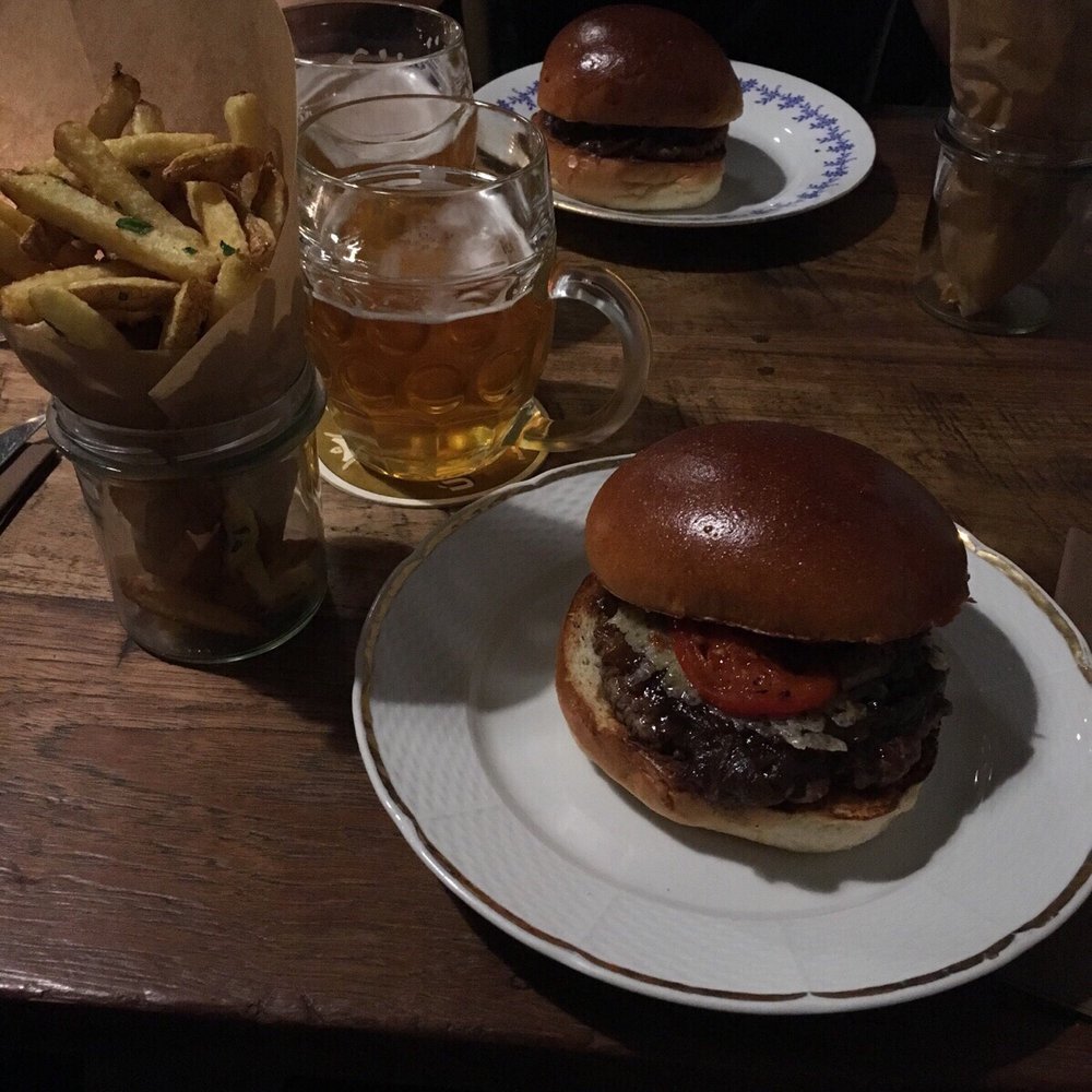 Savory burguer!! MUST Savory burguer!! MUST