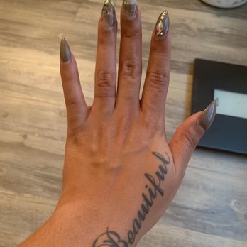 Nails by Momo - It's been about 3 weeks, but they're still holding on and looking gorgeous! - Nail Salons Near Me - Houston, Texas