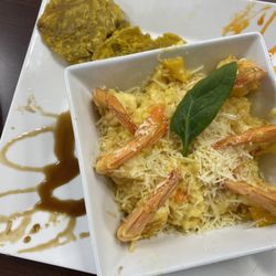 El Farol Restaurant - Risotto de camarones con tostones