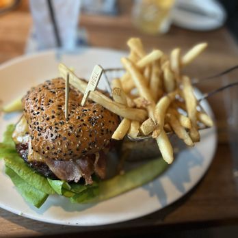 Yard House - BBQ Bacon Cheddar - New American Near Me - Concord, California