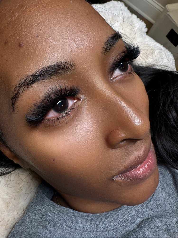 Grandeur Beaute Studio Logo