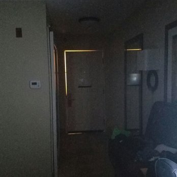 Hampton Inn Minneapolis Northwest Maple Grove - Poor fitting room door letting in tons of light & intermittent noise from other guests - Hotels Near Me - Maple Grove, Minnesota