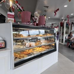 Vicky Bakery - Inside space