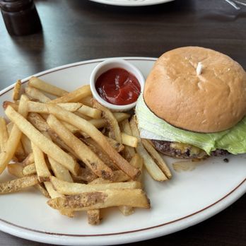 Daniel's Broiler - Leschi - DANIEL'S PRIME CHEESEBURGER - Seafood Near Me - Seattle, Washington