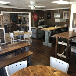 Chinos Pizzeria and Grille - dining area