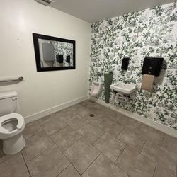 Mozzafiato - Bathroom - gender-neutral, clean and has changing table