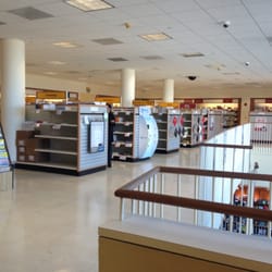 Follett - Empty shelves