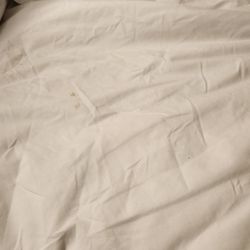 Microtel Inn & Suites by Wyndham Gassaway/Sutton - Stains on bed
