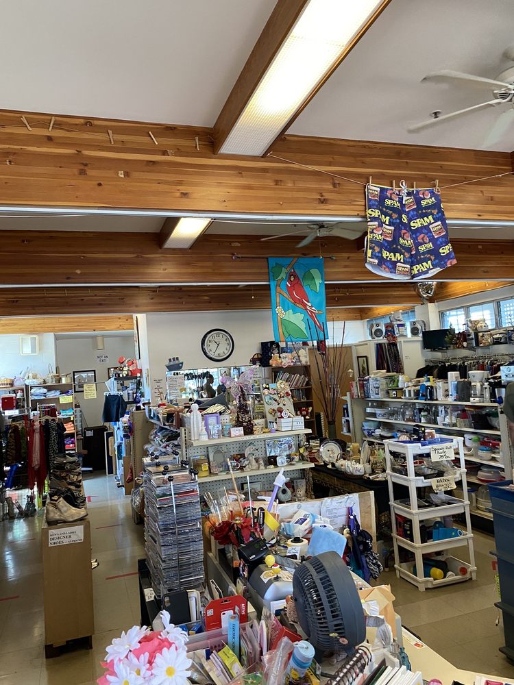 MO’ILI’ILI COMMUNITY CENTER’S THRIFT STORE Updated April 2024 90
