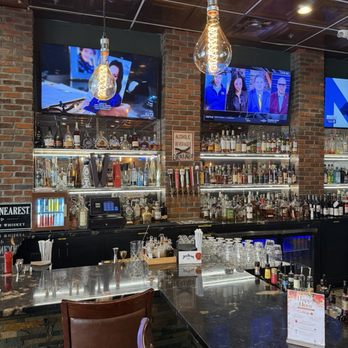 District GastroBar - Bar - Cocktail Bars Near Me - Orlando, Florida District GastroBar - Bar - Cocktail Bars Near Me - Orlando, Florida