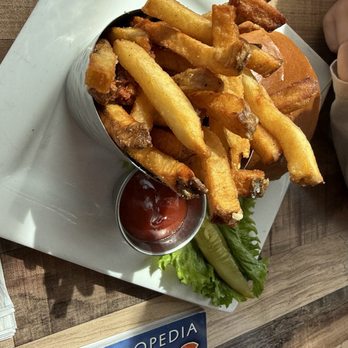 Berger Bros Pub - Kids burger - New American Near Me - Winfield, Illinois