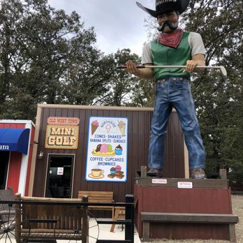 Old West Town Mini Golf - 10/14/19. I am like, the Tiger Woods of mini golf. For real, y'all!! Right off US-259!! I love touristy stuff like this!! - Mini Golf Near Me - Broken Bow, Oklahoma