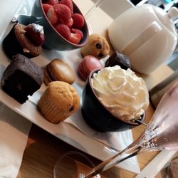Brasserie De Witte - High tea zoete hapjes