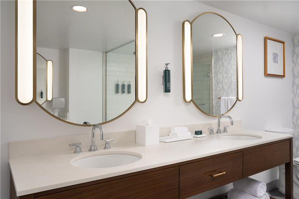 Hilton New Orleans Riverside by null