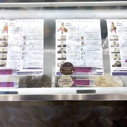 Baskin-Robbins - Mom's Makin' Cookies and Caramel Cream Puff (the August flavor of the month) were both delicious!