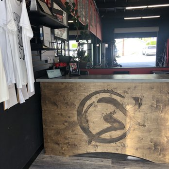 Crave Personal Training - Friendly front desk that leads into the gym equipment & studio - Trainers Near Me - Huntington Beach, California Crave Personal Training - Friendly front desk that leads into the gym equipment & studio - Trainers Near Me - Huntington Beach, California