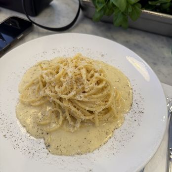 Spina - Spaghetti Cacio i Pepe 10/10  so delicious, al dente spaghetti made to perfection - Italian Near Me - Los Angeles, California