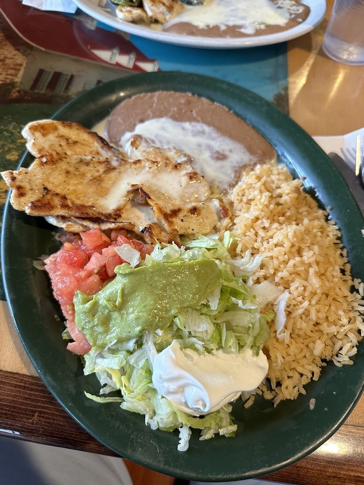El Maiz Mexican Restaurant Logo