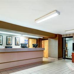 Days Inn by Wyndham Vineland - Front Desk