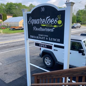 Squaretoe's Restaurant - Sign - Breakfast & Brunch Near Me - Kennebunk, Maine