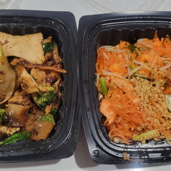Bangkok Belly - Pad See Eiw with Tofu and Pad Thai with chicken - Sushi Bars Near Me - Chicago, Illinois