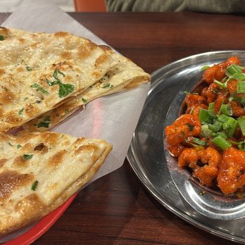 Saravanaa Bhavan - Garlic Naan and Gobi Manchurian - Indian Near Me - Richardson, Texas