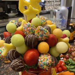 Edible Arrangements - How cute is the 65 in pineapple?!?!