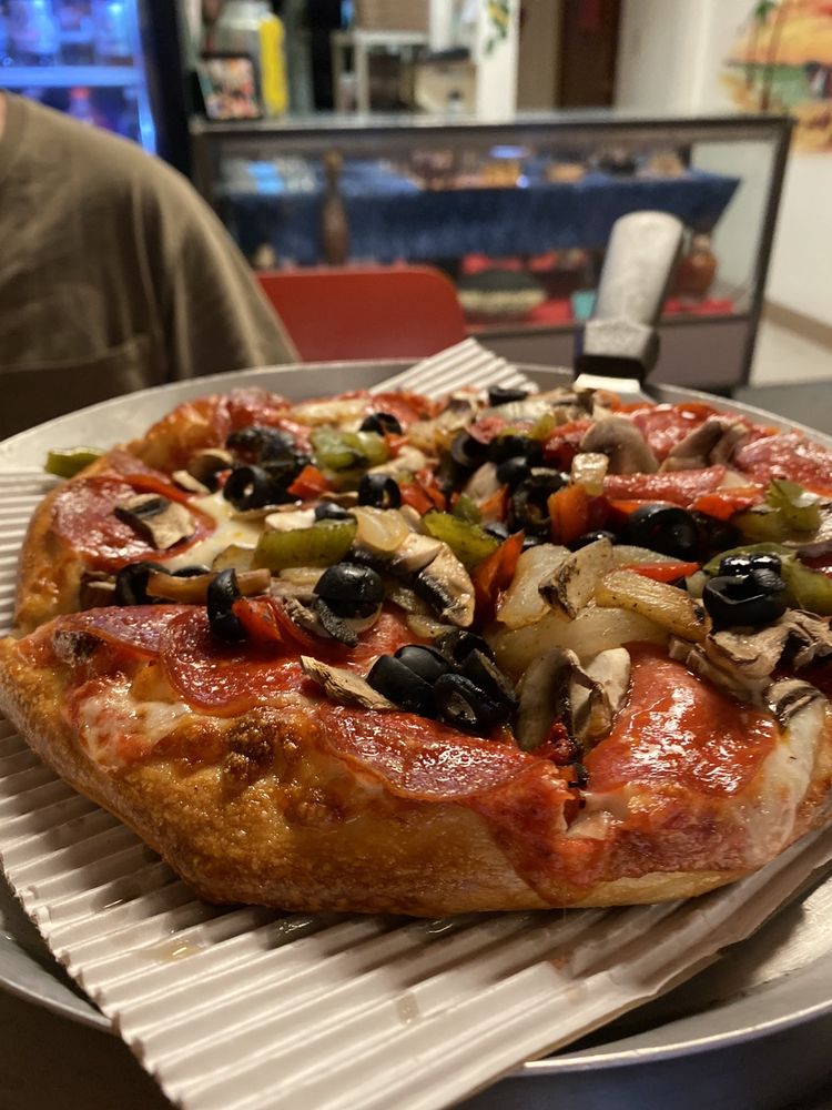 Charly O's Pizza Logo