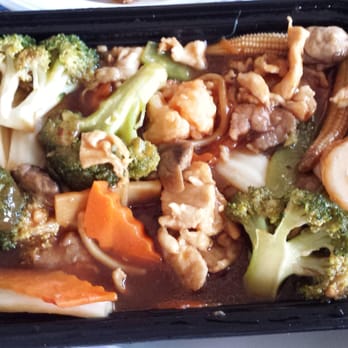 Wok 'N Roll Chinese Cafe - Triple Delight $12 - Seafood Near Me - McLean, Virginia Wok 'N Roll Chinese Cafe - Triple Delight $12 - Seafood Near Me - McLean, Virginia