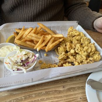 Robert's Maine Grill - Fried Clams - New American Near Me - Kittery, Maine Robert's Maine Grill - Fried Clams - New American Near Me - Kittery, Maine