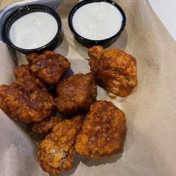 buffalo wings with ranch dips