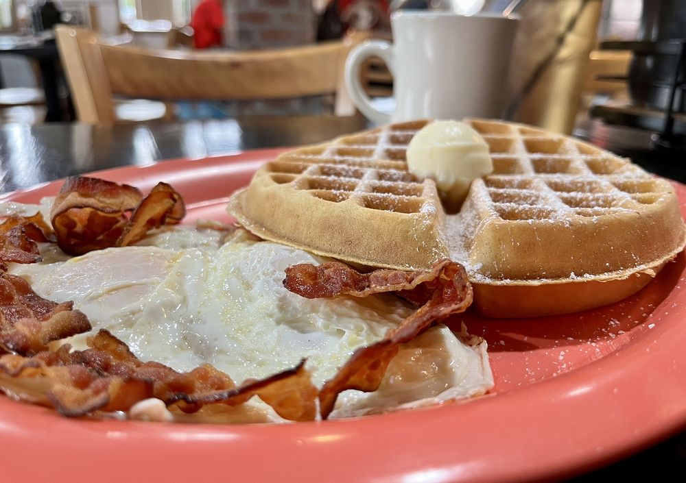 ROOSTERS CAFE & GRILL Updated October 2024 107 Photos & 37 Reviews 2113 Pleasure House Rd