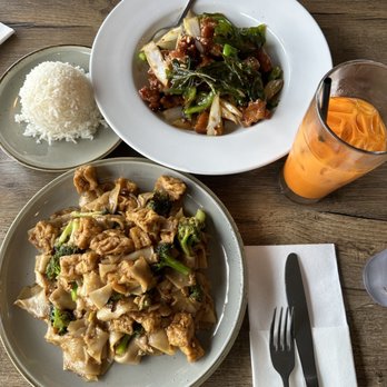 Chang Thai - Pad See Eaw, Ka Pow Crispy Pork Belly, Thai Ice Tea - Thai Near Me - Charlottesville, Virginia Chang Thai - Pad See Eaw, Ka Pow Crispy Pork Belly, Thai Ice Tea - Thai Near Me - Charlottesville, Virginia