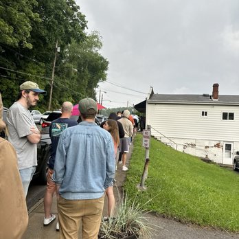 Better Maid Donut - The line to get in on a Saturday- this was a couple minutes after they opened. - Bakeries Near Me - Pittsburgh, Pennsylvania