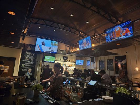 Brick’s Pub by null