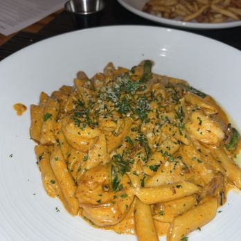 FlatIron Kitchen & Taphouse - New American Near Me - Davidson, North Carolina