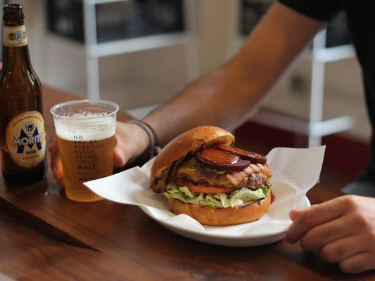 La Birra Bar Burgers Artesanales by null