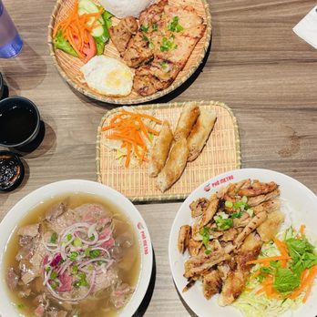 Pho Metro - Pho noodle, spring roll, rice chicken, and vermicelli chicken - Vietnamese Near Me - Thornhill, Ontario