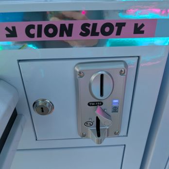 Claw Claw - Lol, "cion" instead of coin slot - Arcades Near Me - Arcadia, California