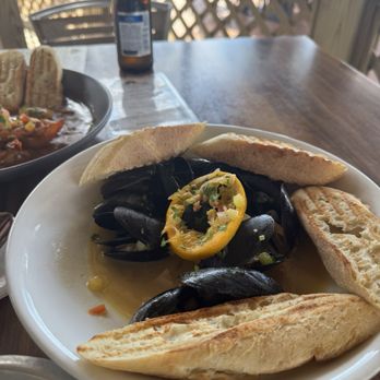 Sunset Pointe - Mussels - Bars Near Me - Fairhope, Alabama