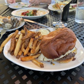 Trellis - The burger... missing the onions - Wine Bars Near Me - Dundee, Oregon Trellis - The burger... missing the onions - Wine Bars Near Me - Dundee, Oregon