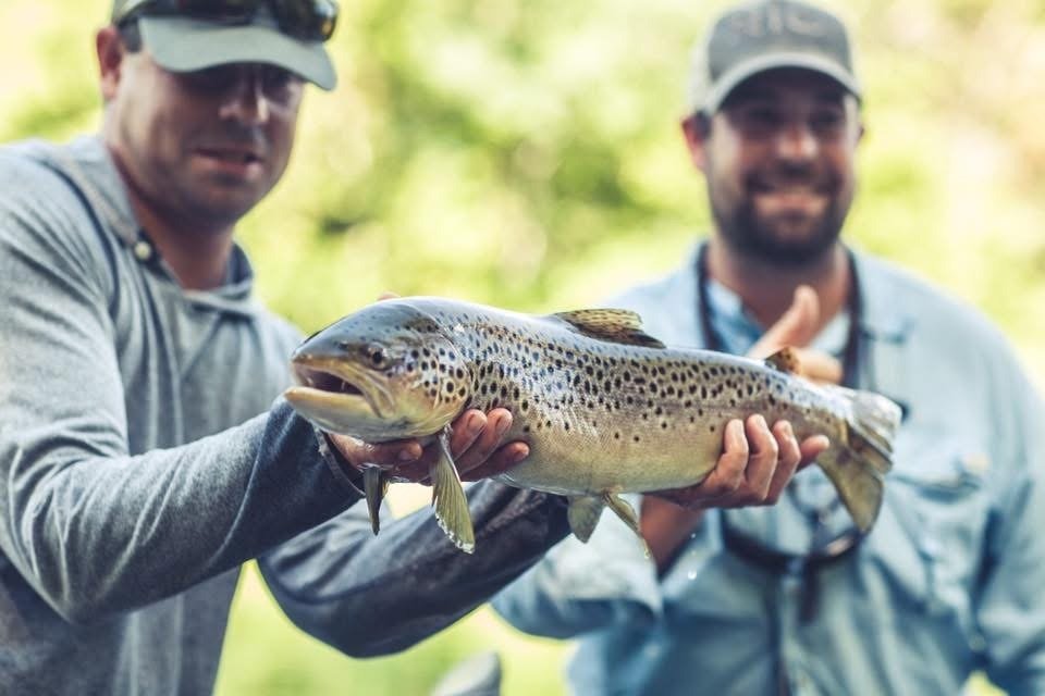 Trophy Water Guide Service Logo